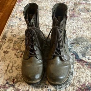 Women’s boots. 3 years old